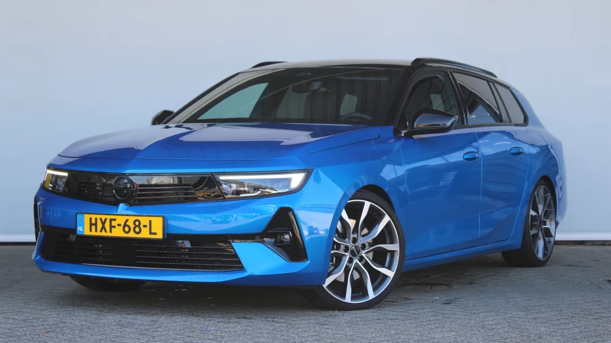Opel Astra Sports Tourer — foto 1