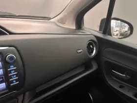 Toyota Yaris thumbnail 16