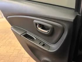 Toyota Yaris thumbnail 24