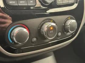 Renault Captur thumbnail 11
