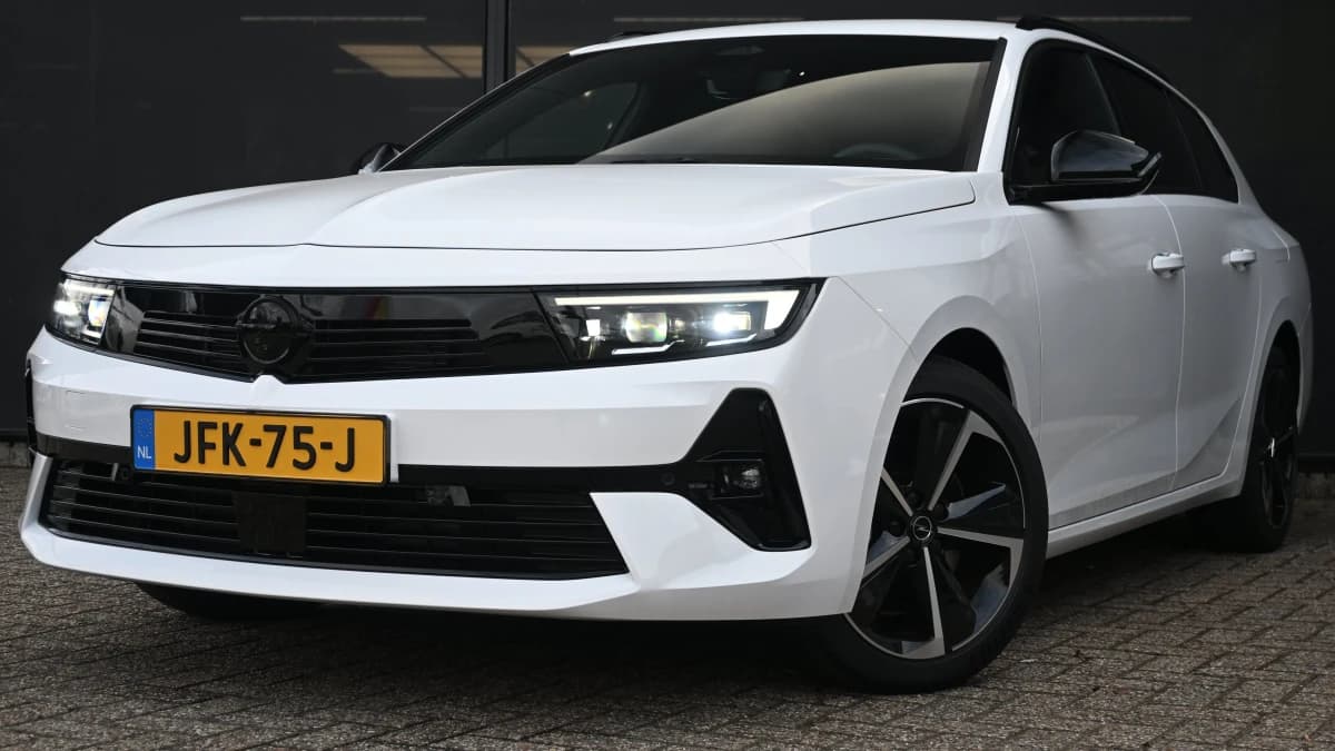 Opel Astra Sports Tourer — foto 1