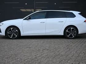 Opel Astra Sports Tourer thumbnail 3
