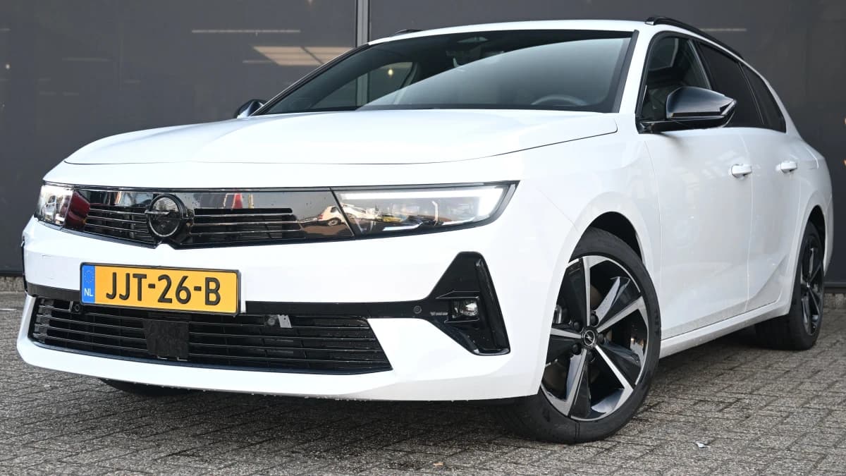 Opel Astra Sports Tourer — foto 1