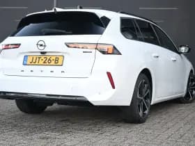 Opel Astra Sports Tourer thumbnail 2