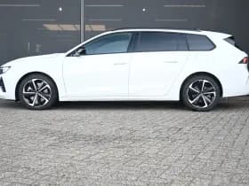 Opel Astra Sports Tourer thumbnail 3