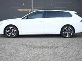 Opel Astra Sports Tourer thumbnail 3