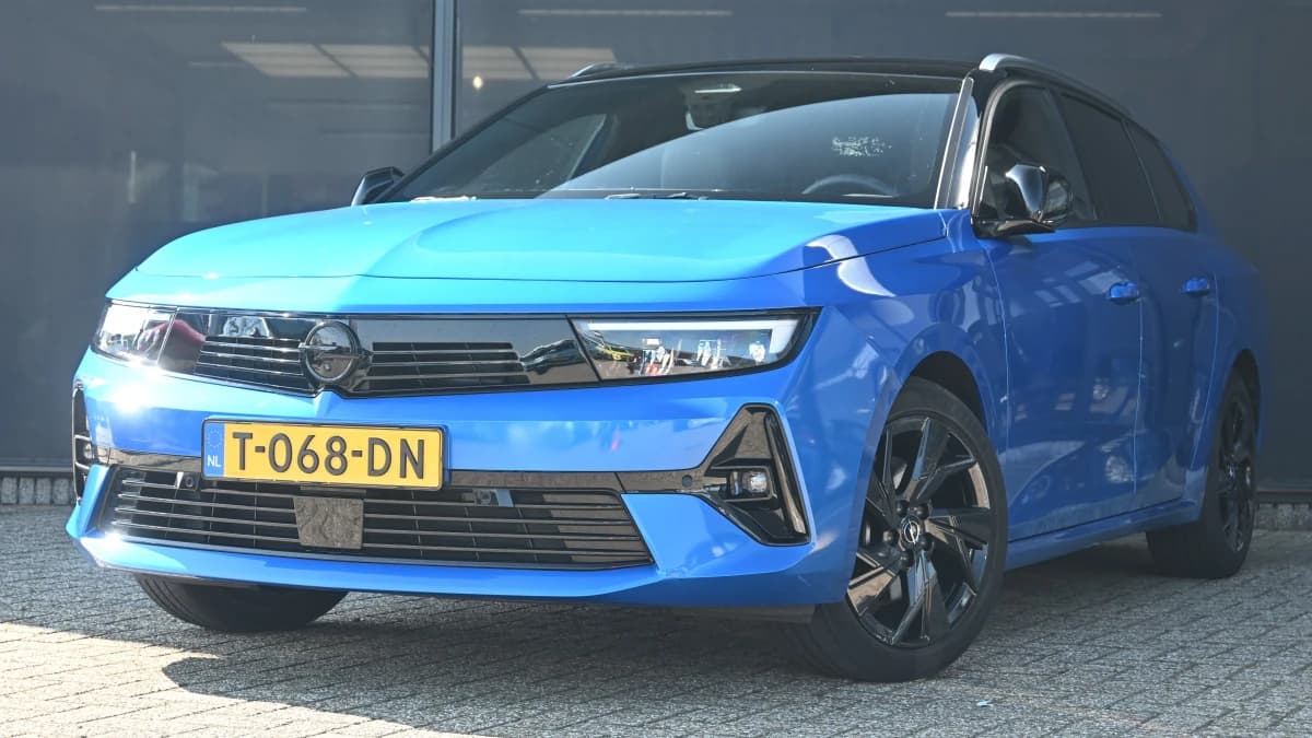 Opel Astra Sports Tourer — foto 1