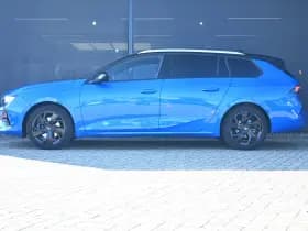 Opel Astra Sports Tourer thumbnail 3