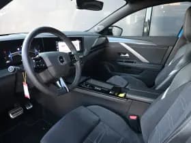 Opel Astra Sports Tourer thumbnail 6