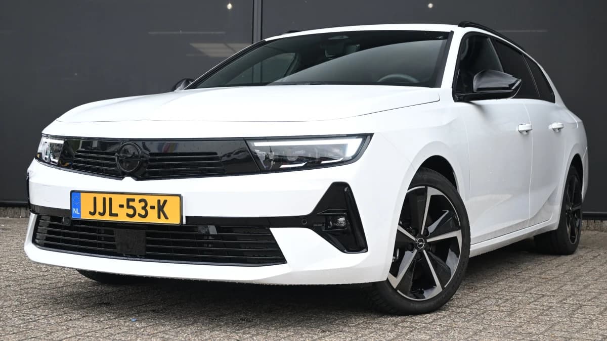 Opel Astra Sports Tourer — foto 1