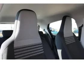 Volkswagen Up! thumbnail 4