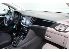 Opel Astra Sports Tourer thumbnail 3