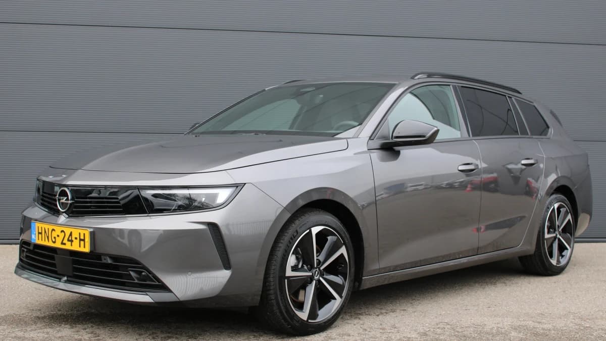 Opel Astra Sports Tourer — foto 1