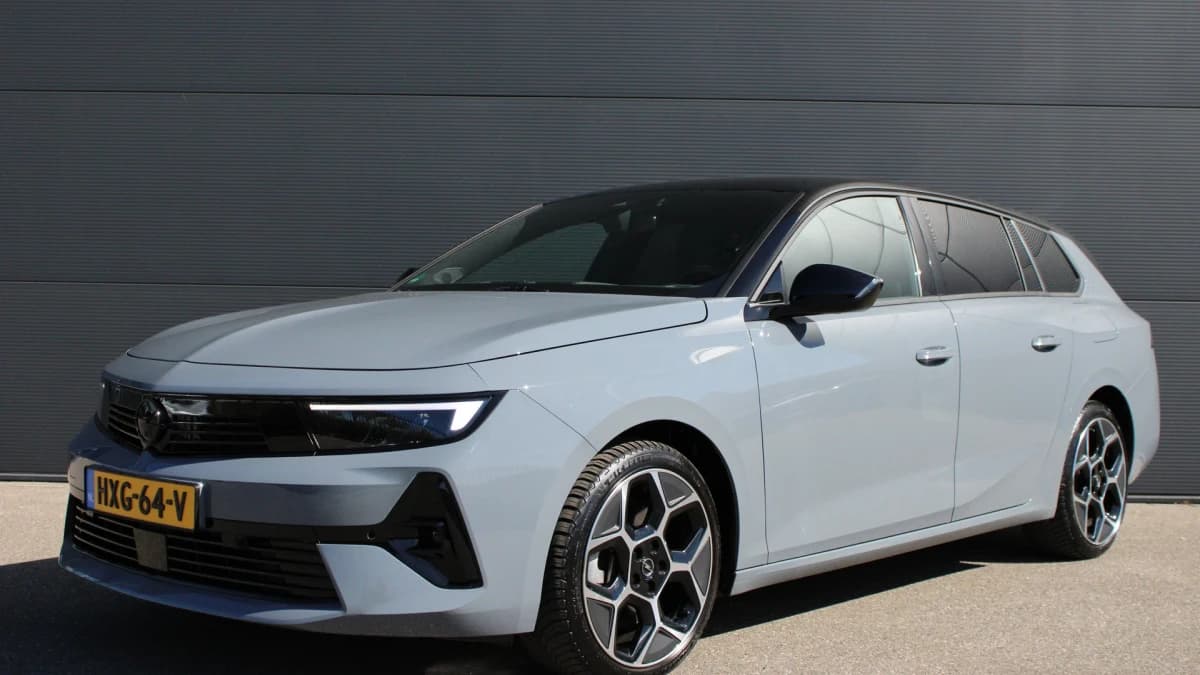 Opel Astra Sports Tourer — foto 1