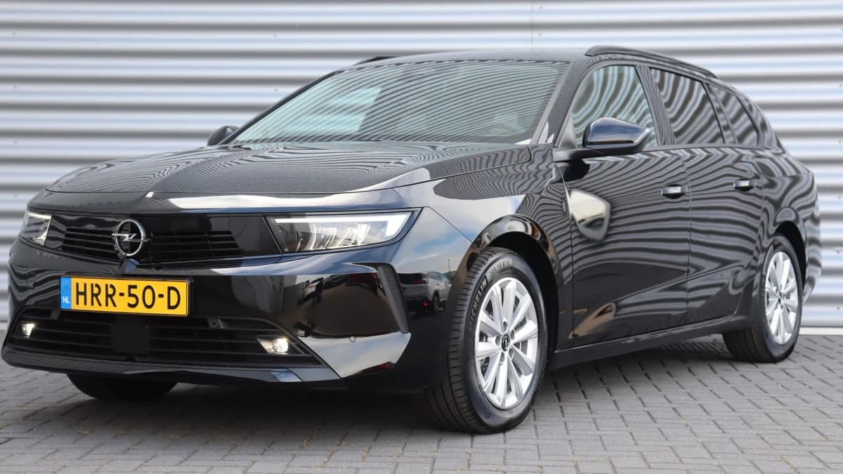 Opel Astra Sports Tourer — foto 1