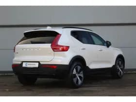 Volvo XC40 thumbnail 2