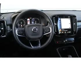 Volvo XC40 thumbnail 3