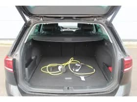 Volkswagen Passat thumbnail 42