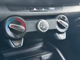 Kia Stonic thumbnail 32