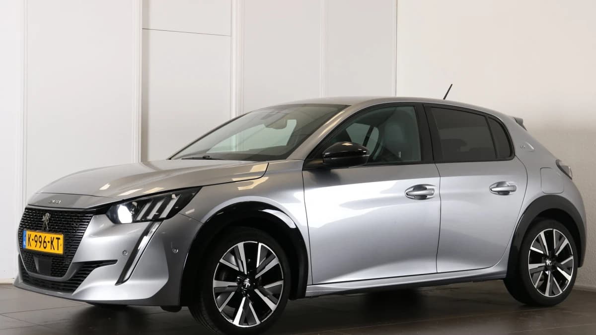 Peugeot 208 — foto 1