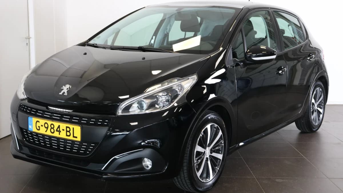 Peugeot 208 — foto 1