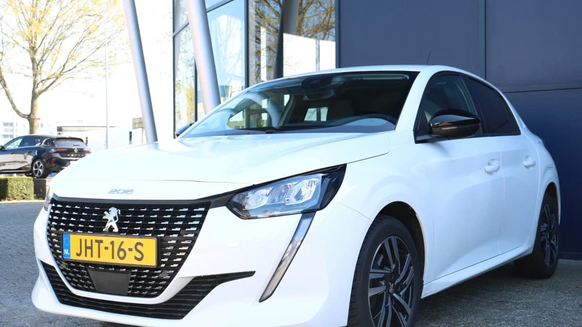 Peugeot 208 — foto 1