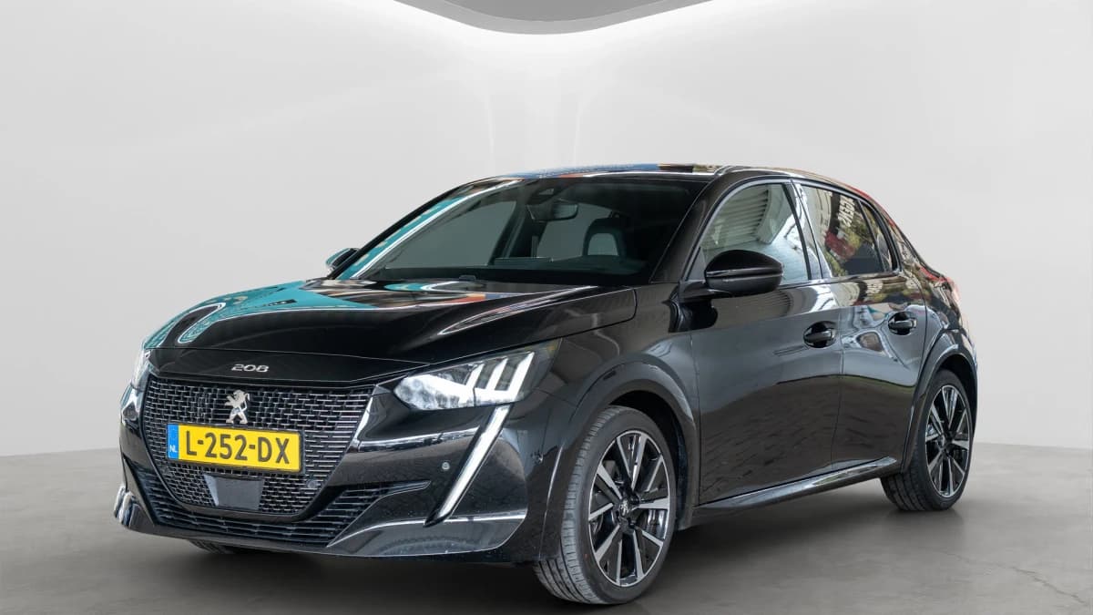 Peugeot 208 — foto 1