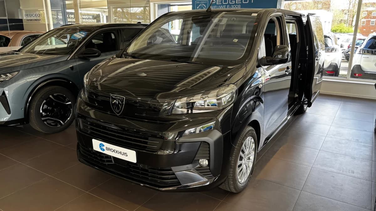 Peugeot E-Traveller — foto 1