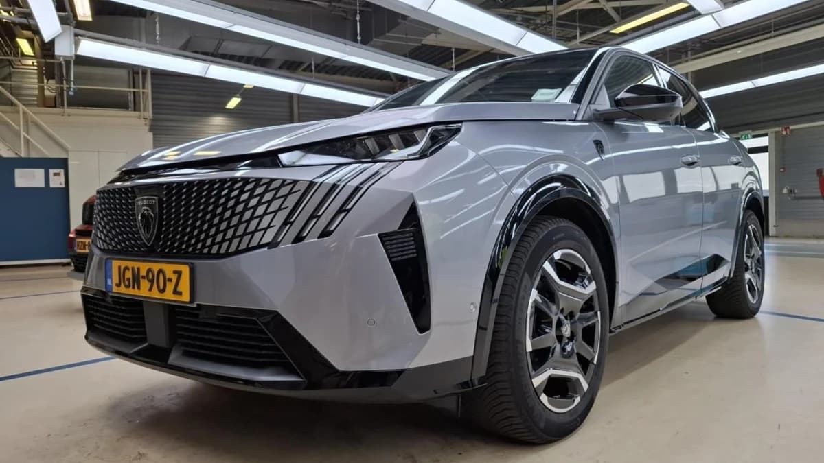 Peugeot e-3008 — foto 1