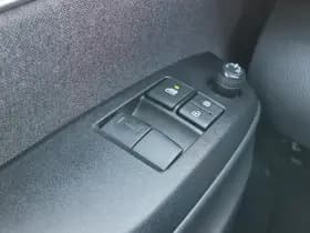 Toyota Yaris thumbnail 17
