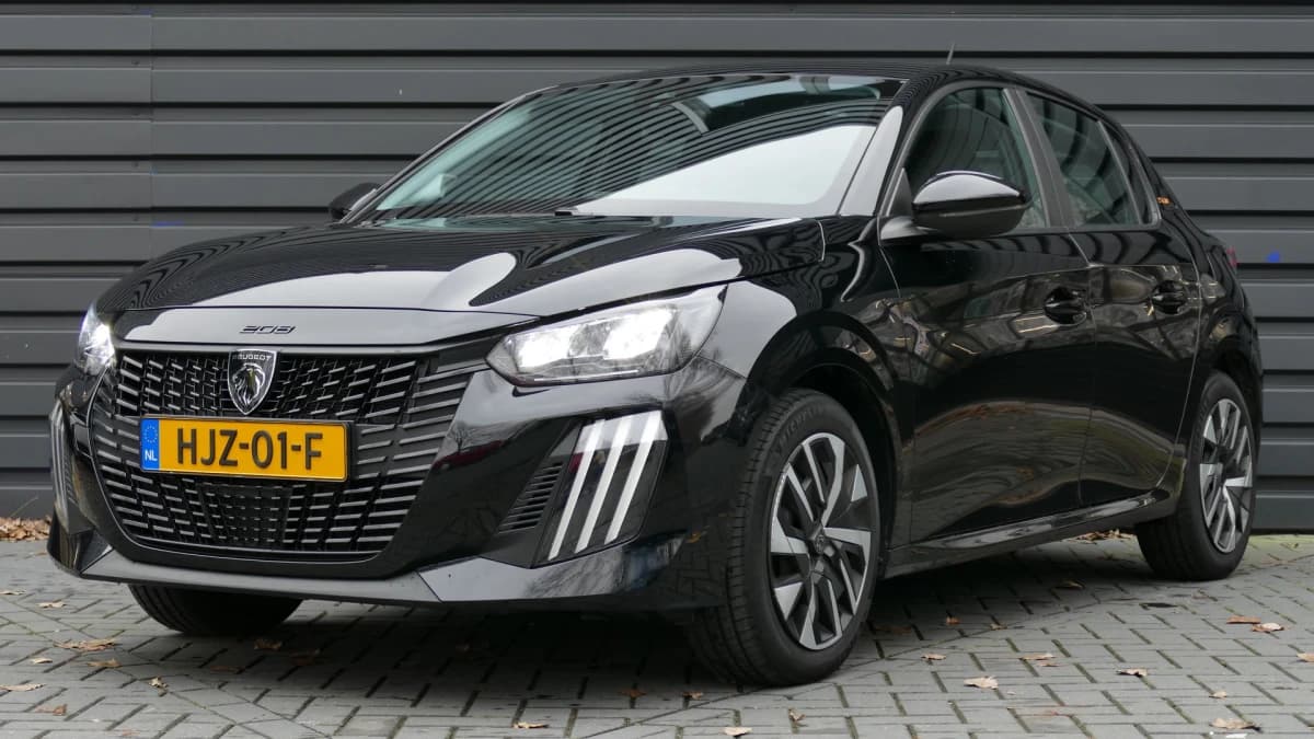 Peugeot 208 — foto 1