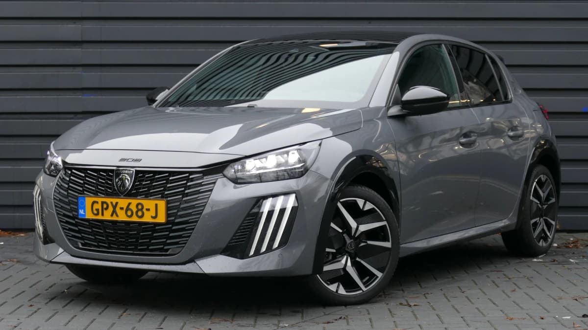 Peugeot 208 — foto 1