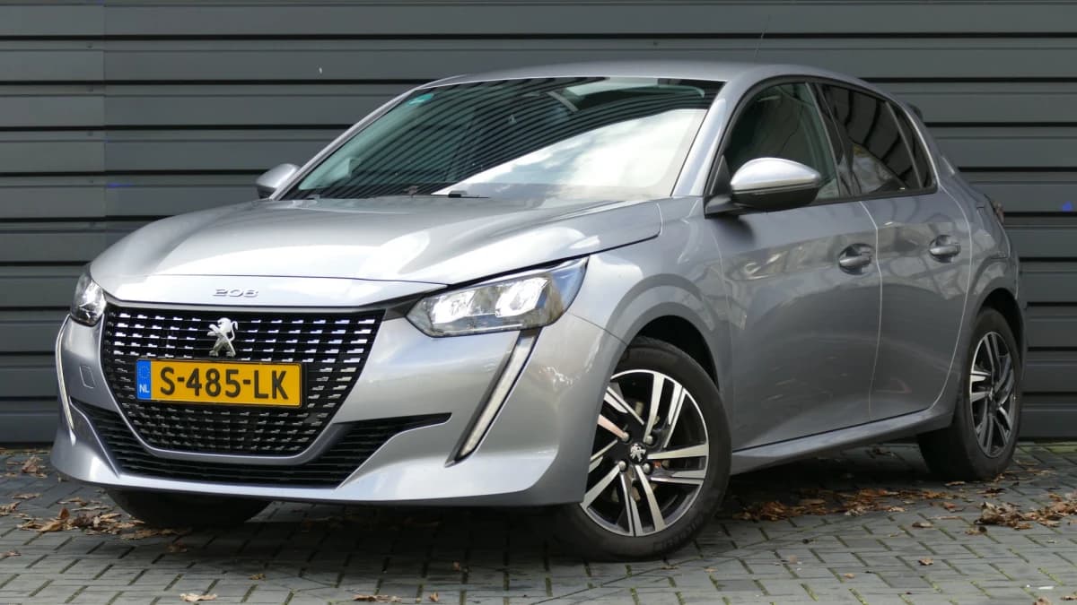 Peugeot 208 — foto 1