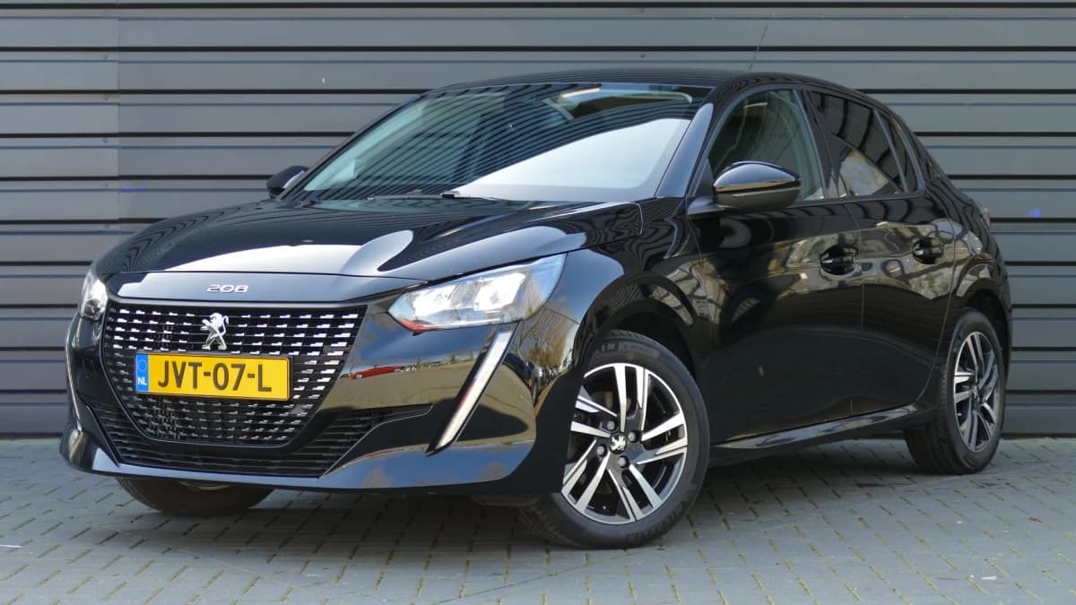 Peugeot 208 — foto 1