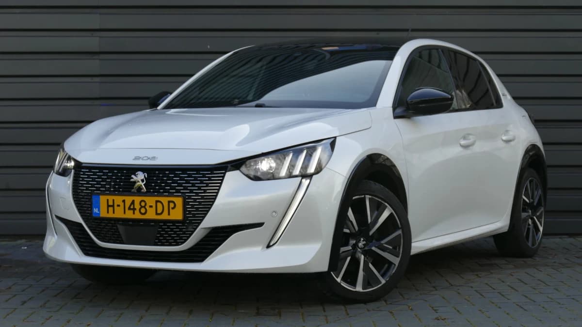 Peugeot 208 — foto 1
