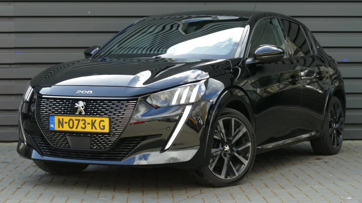 Peugeot 208 — foto 1