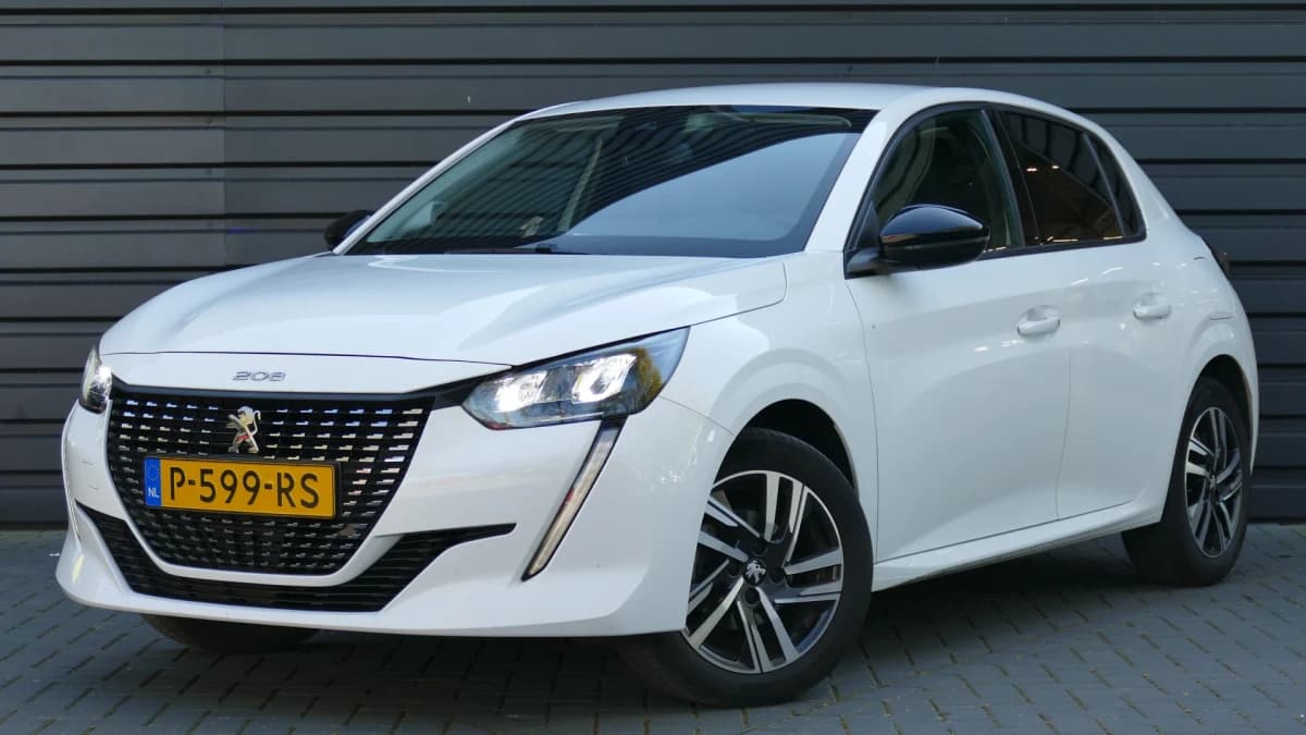 Peugeot 208 — foto 1