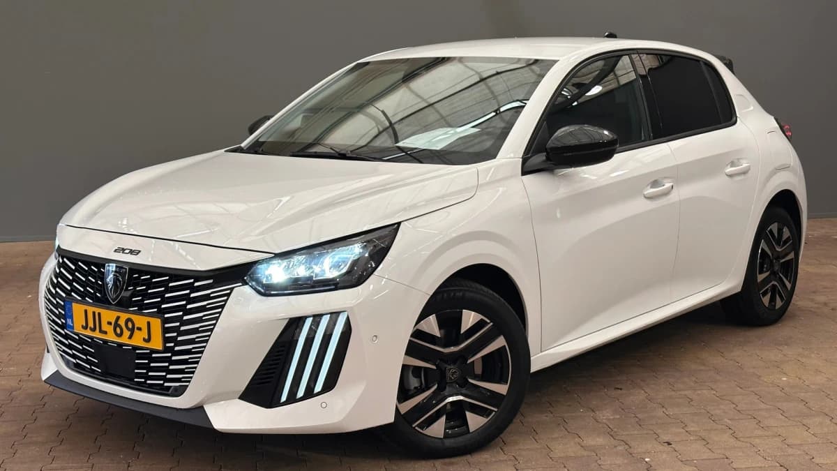 Peugeot 208 — foto 1
