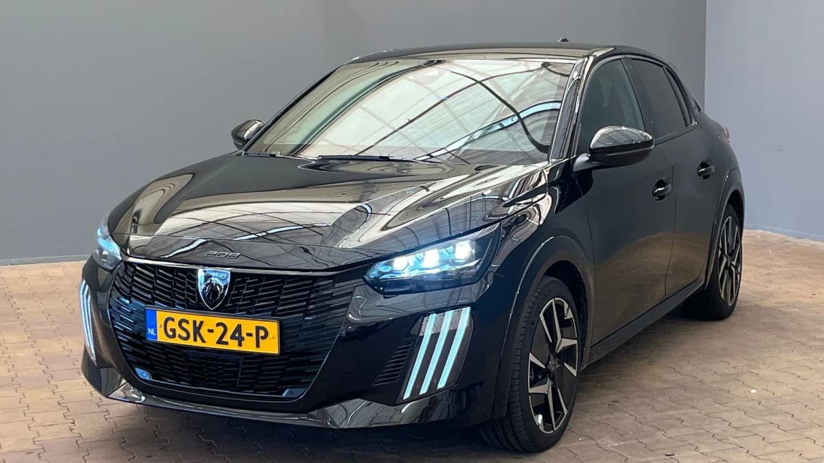 Peugeot 208 — foto 1