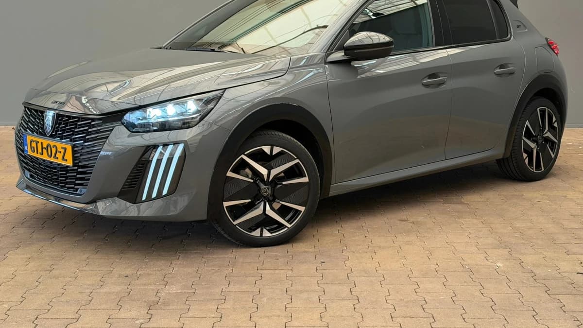 Peugeot 208 — foto 1