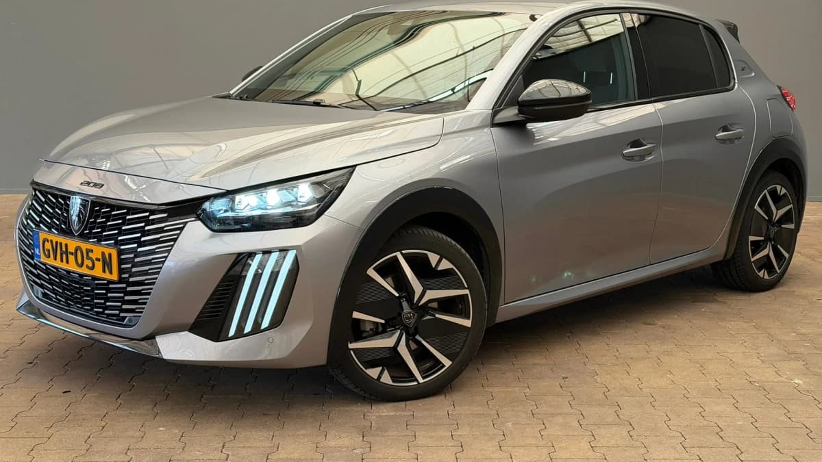Peugeot 208 — foto 1