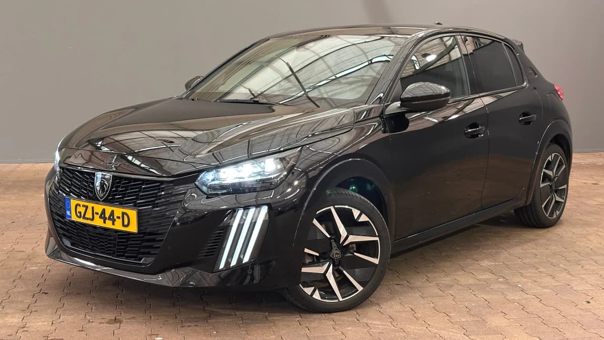 Peugeot 208 — foto 1