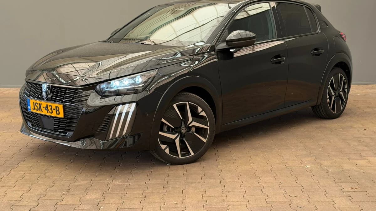 Peugeot 208 — foto 1