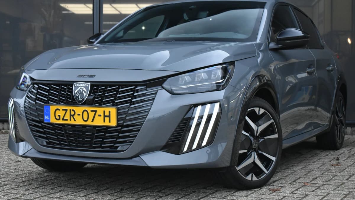 Peugeot 208 — foto 1