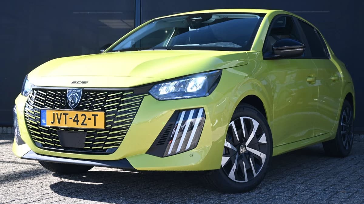 Peugeot 208 — foto 1