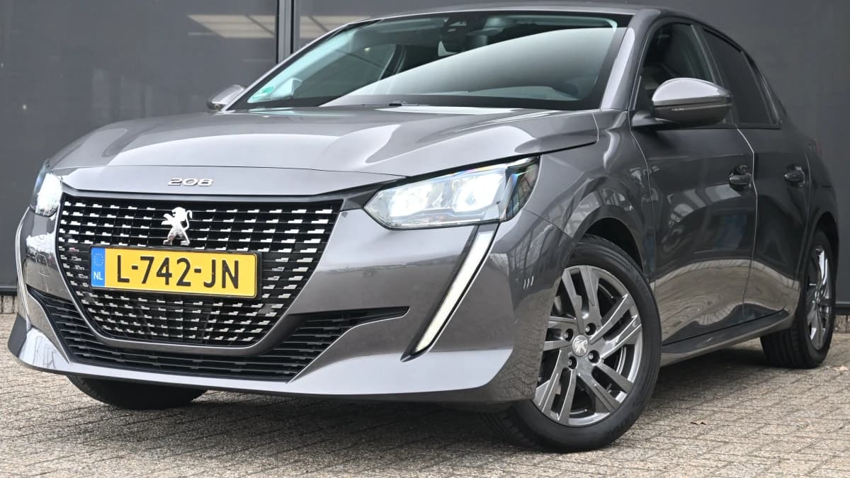Peugeot 208 — foto 1