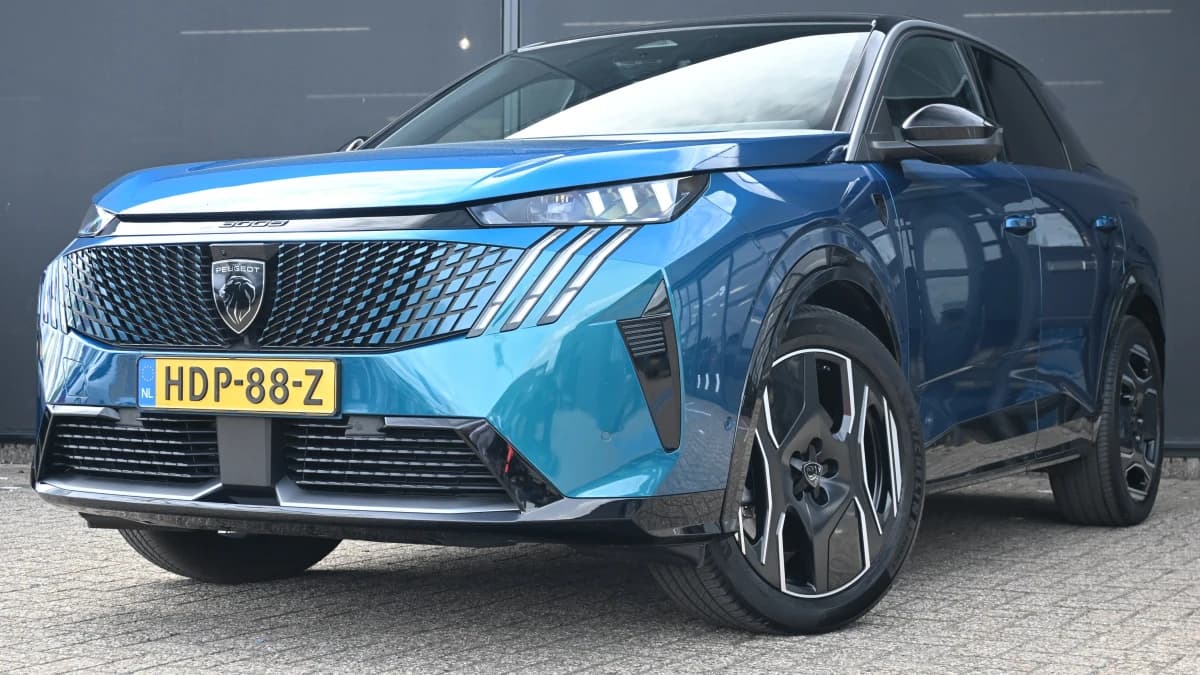 Peugeot e-3008 — foto 1
