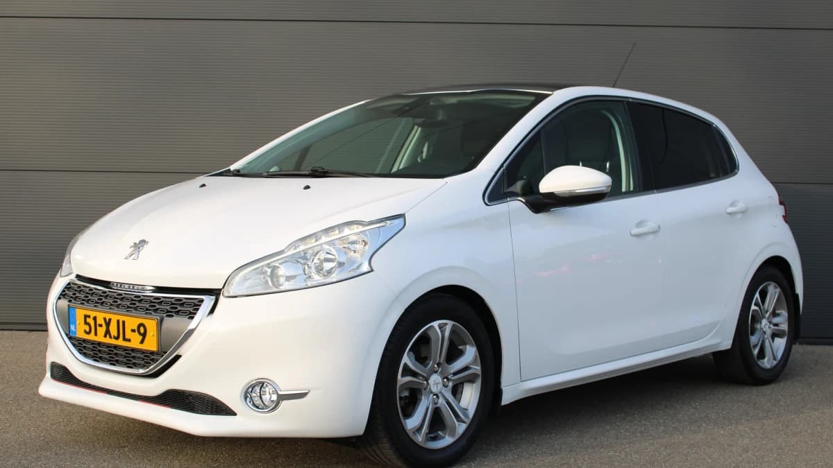 Peugeot 208 — foto 1