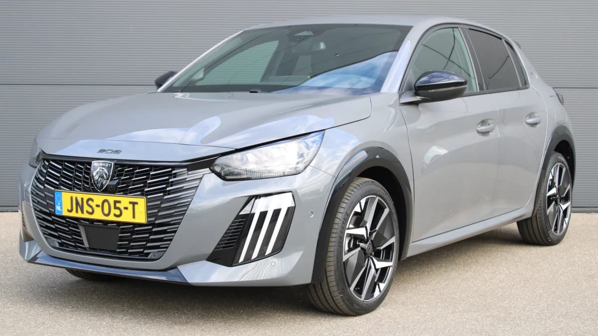 Peugeot 208 — foto 1