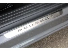 Peugeot e-2008 thumbnail 6